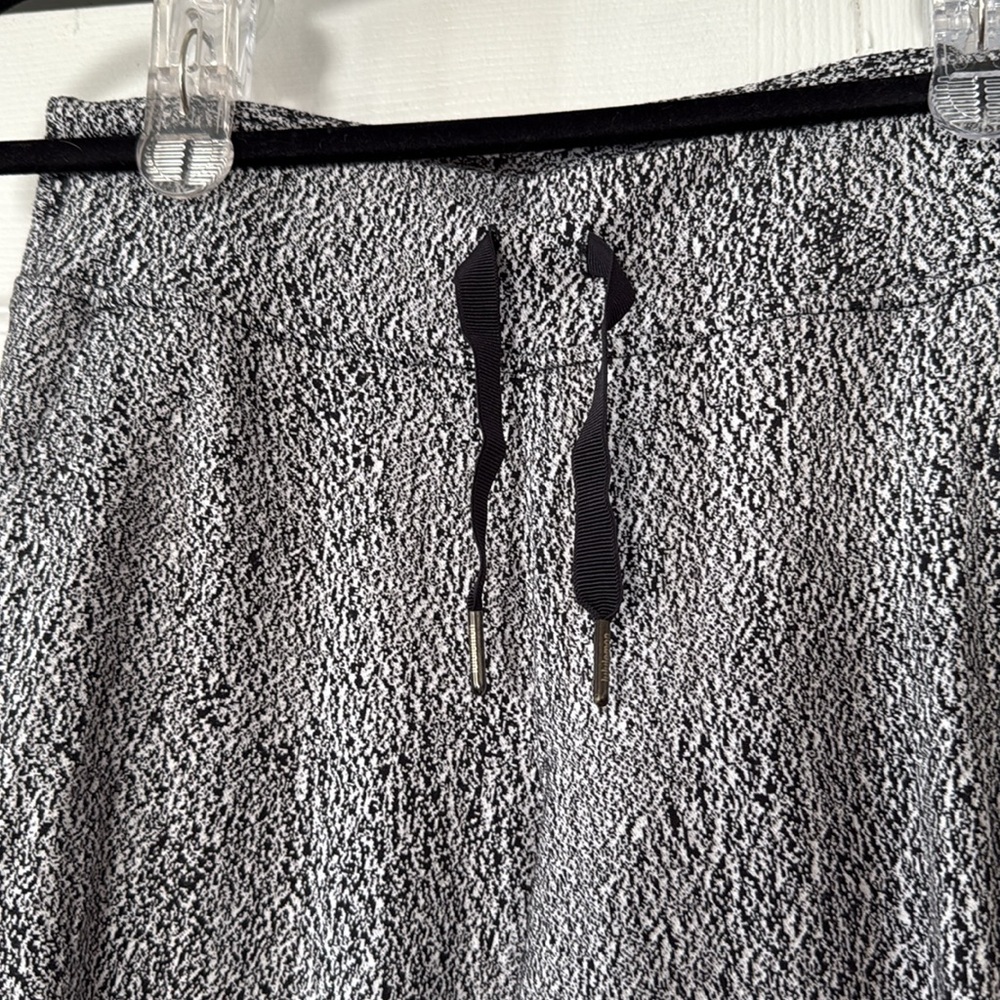 Lululemon Gray Patterned Jogger Pants - image 2